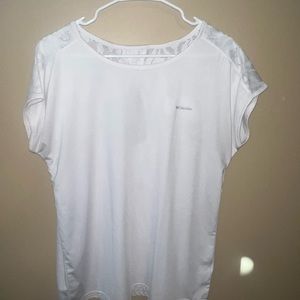 Women’s Columbia Size M Shirt
